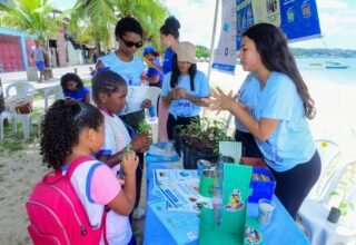 Limpurb inicia campanha de verão para conscientizar banhistas sobre descarte de lixo nas praias de Salvador - 