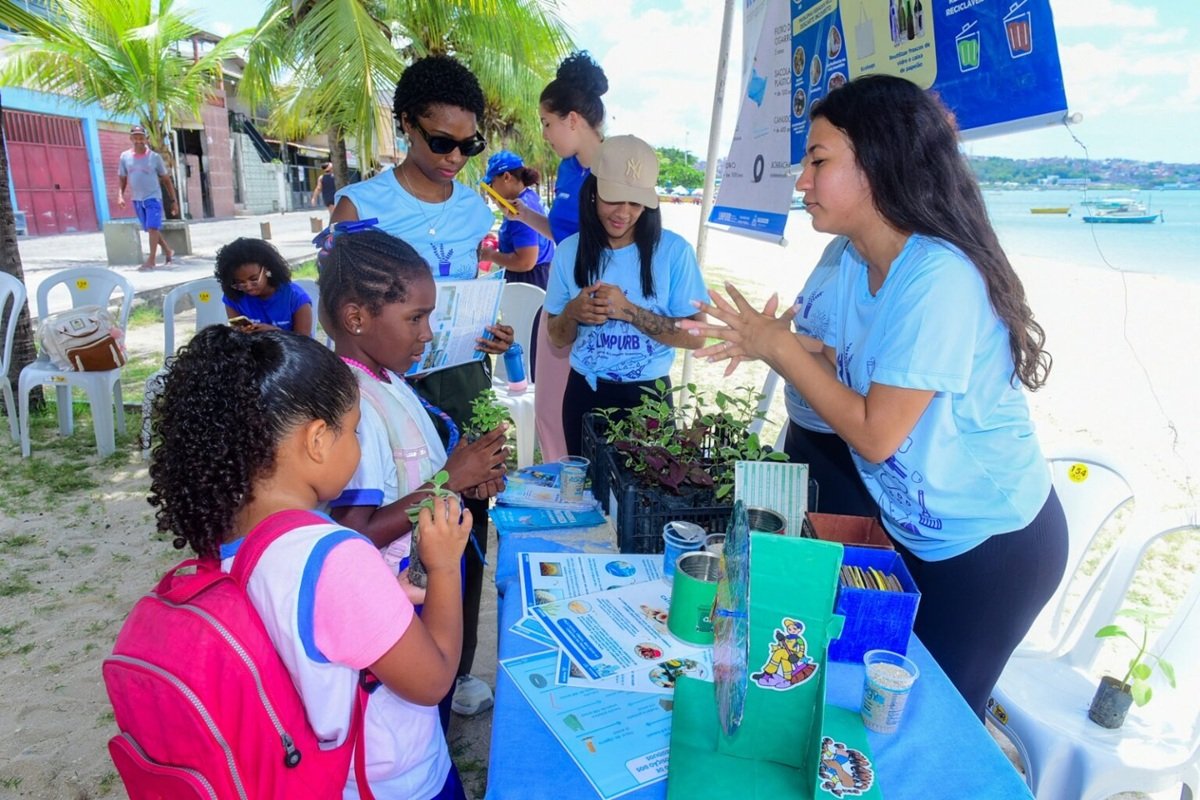 Limpurb inicia campanha de verão para conscientizar banhistas sobre descarte de lixo nas praias de Salvador - 