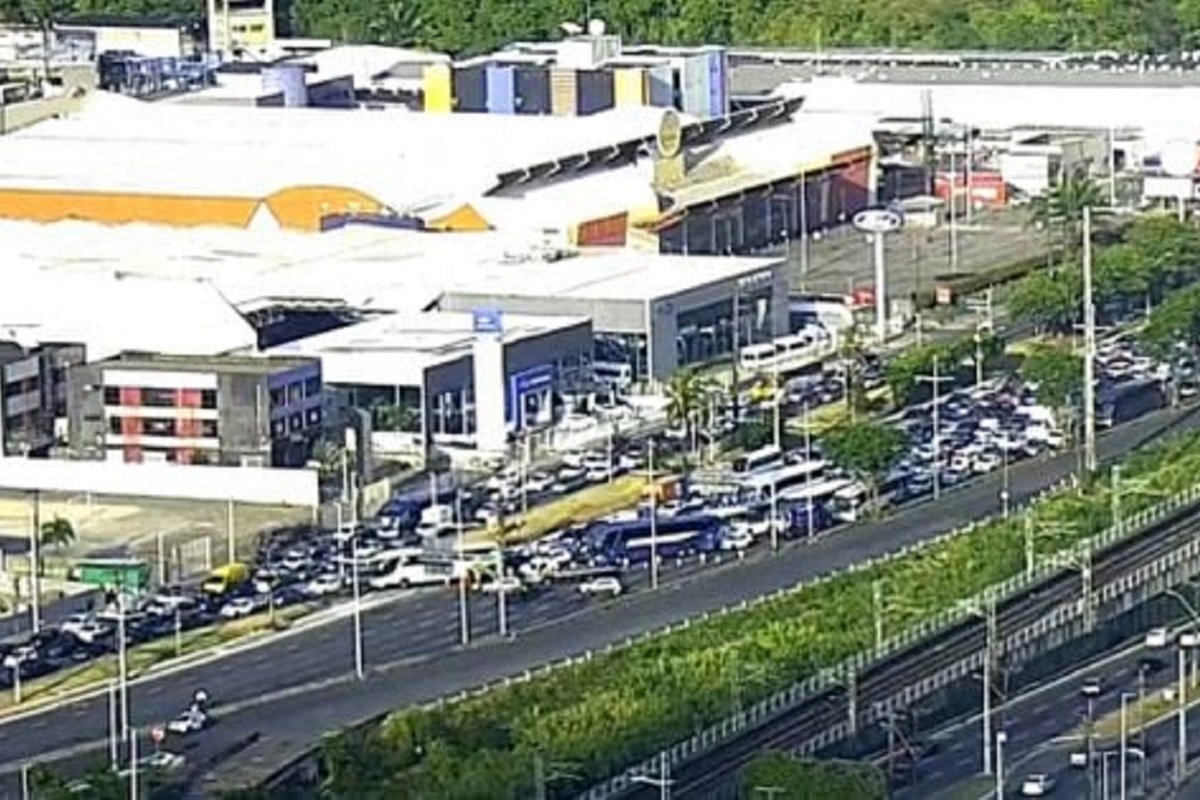 Trânsito sofre alterações na Avenida ACM a partir desta quinta-feira para obras de novo viaduto - 