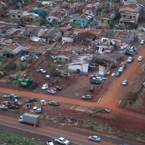 Governador decreta luto oficial de três dias após tornado que deixou seis mortos e 750 feridos no Paraná