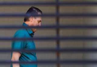 Críticas, comemorações e tensão: como a prisão de Bolsonaro mexeu com a política em poucas horas - 