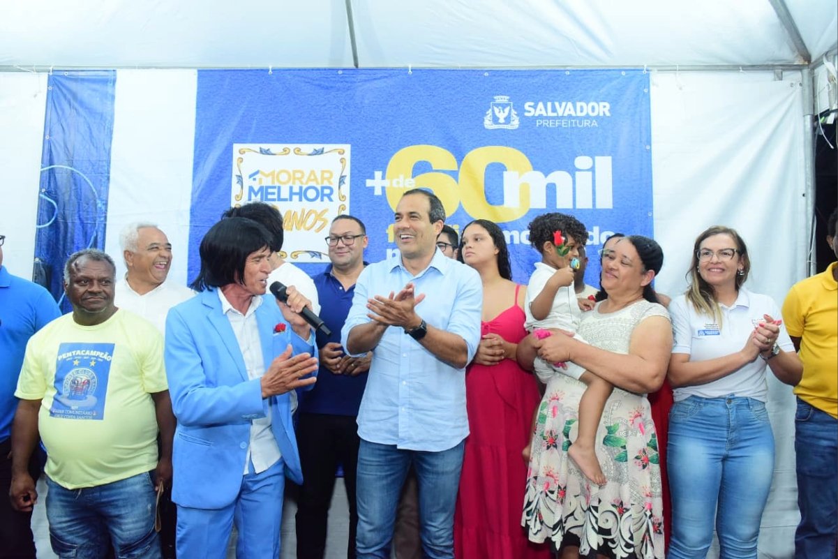 Prefeitura entrega 200 casas reformadas pelo Morar Melhor no Rio Sena e bairro chega a 826 imóveis beneficiados - 