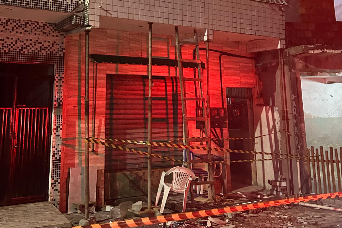 Desabamento deixa três mortos e oito feridos no bairro da Mata Escura; padre está entre as vítimas fatais - 