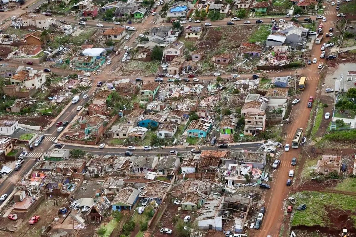 Governo do Paraná decreta calamidade após tornado de 250 km/h devastar Rio Bonito do Iguaçu: seis mortos e mais de 400 feridos - 