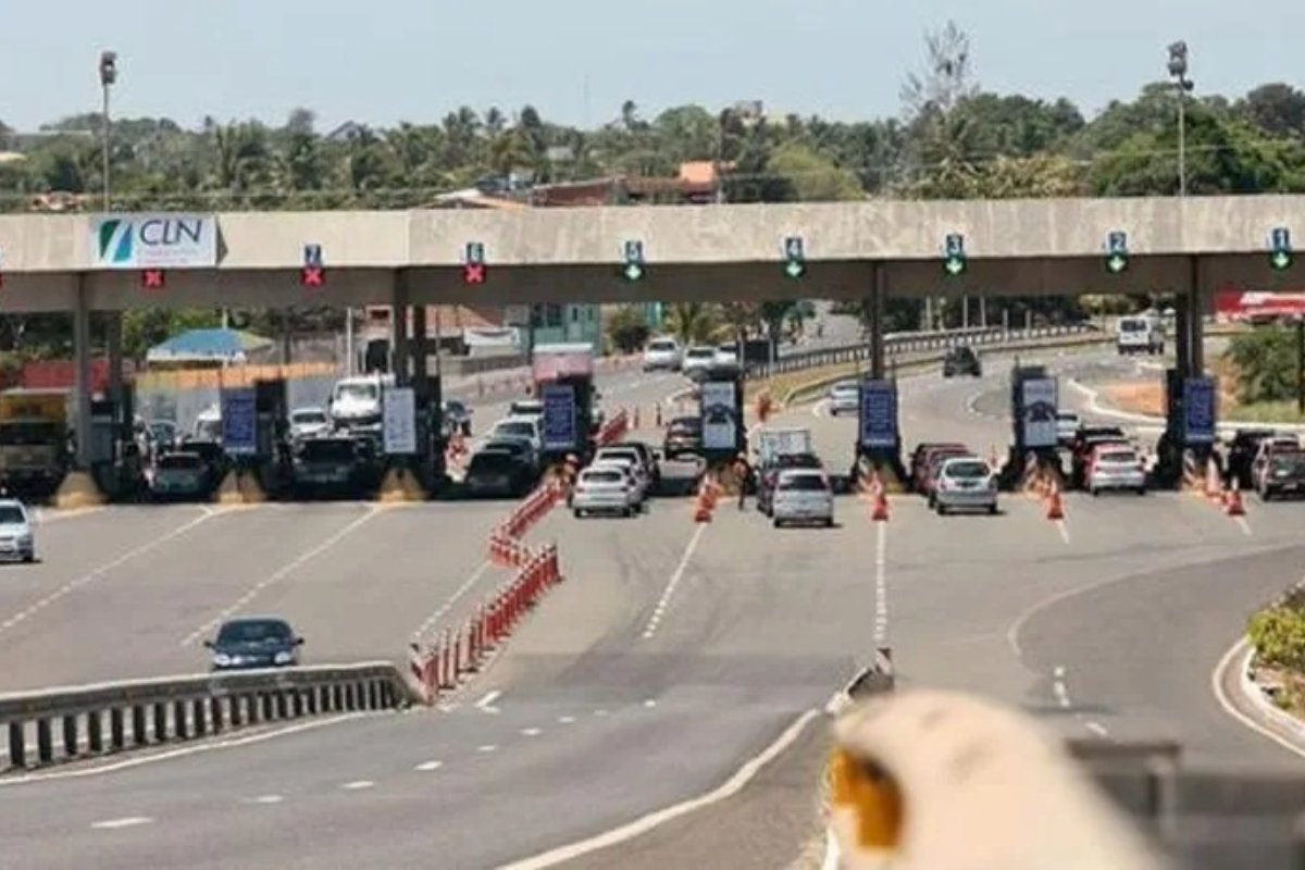 Trânsito intenso nas BAs 099 e 093 no feriadão: 600 mil veículos previstos e nova tarifa da Linha Verde já começa neste sábado - 