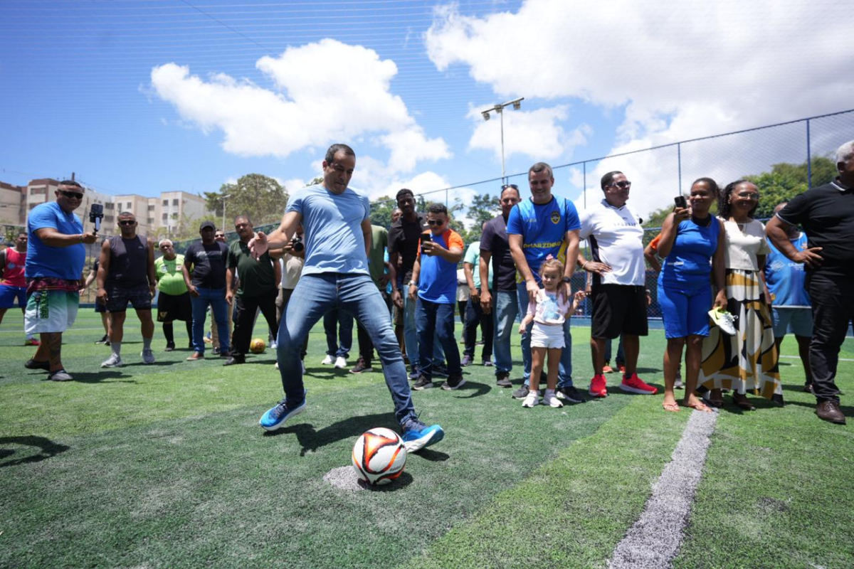 Prefeitura entrega 88º campo com grama sintética e amplia rede de equipamentos esportivos em Salvador - 
