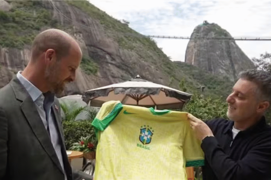 Príncipe William fala sobre filhos, ganha camiseta do Brasil e é presenteado com foto rara de Diana por Luciano Huck - 