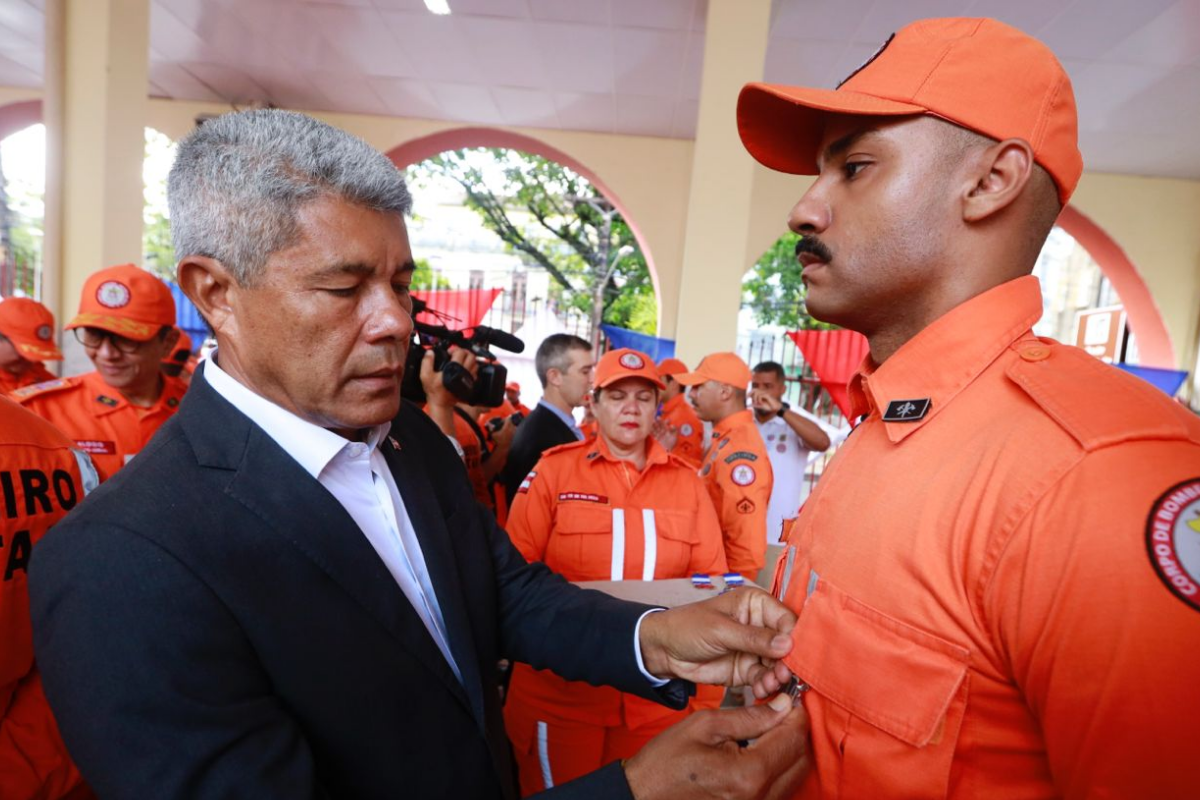 Bahia homenageia 49 bombeiros que atuaram nas enchentes do Rio Grande do Sul em 2024 - 