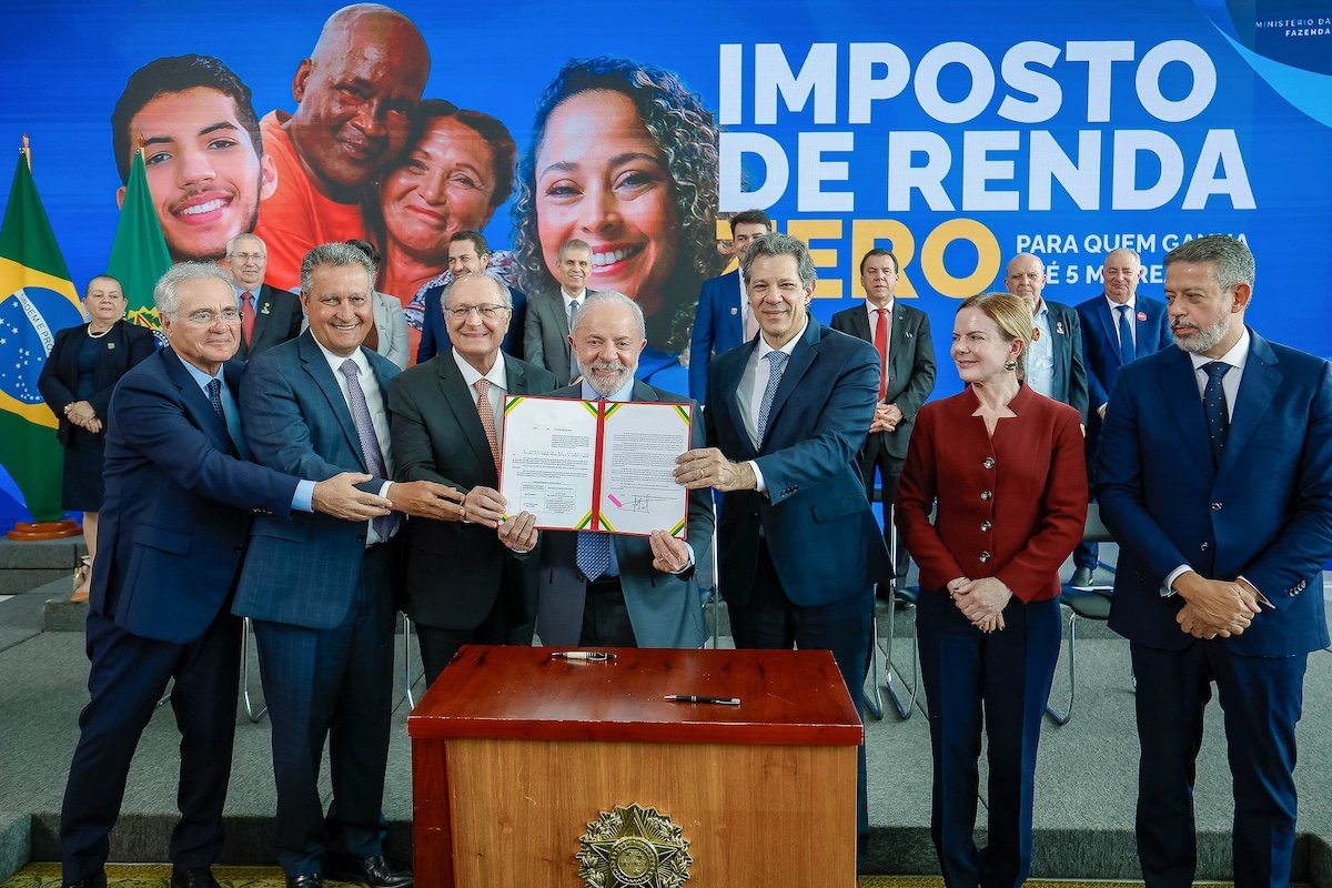 Sem Motta e Alcolumbre, Lula sanciona isenção do IR para quem ganha até R$ 5 mil  - 