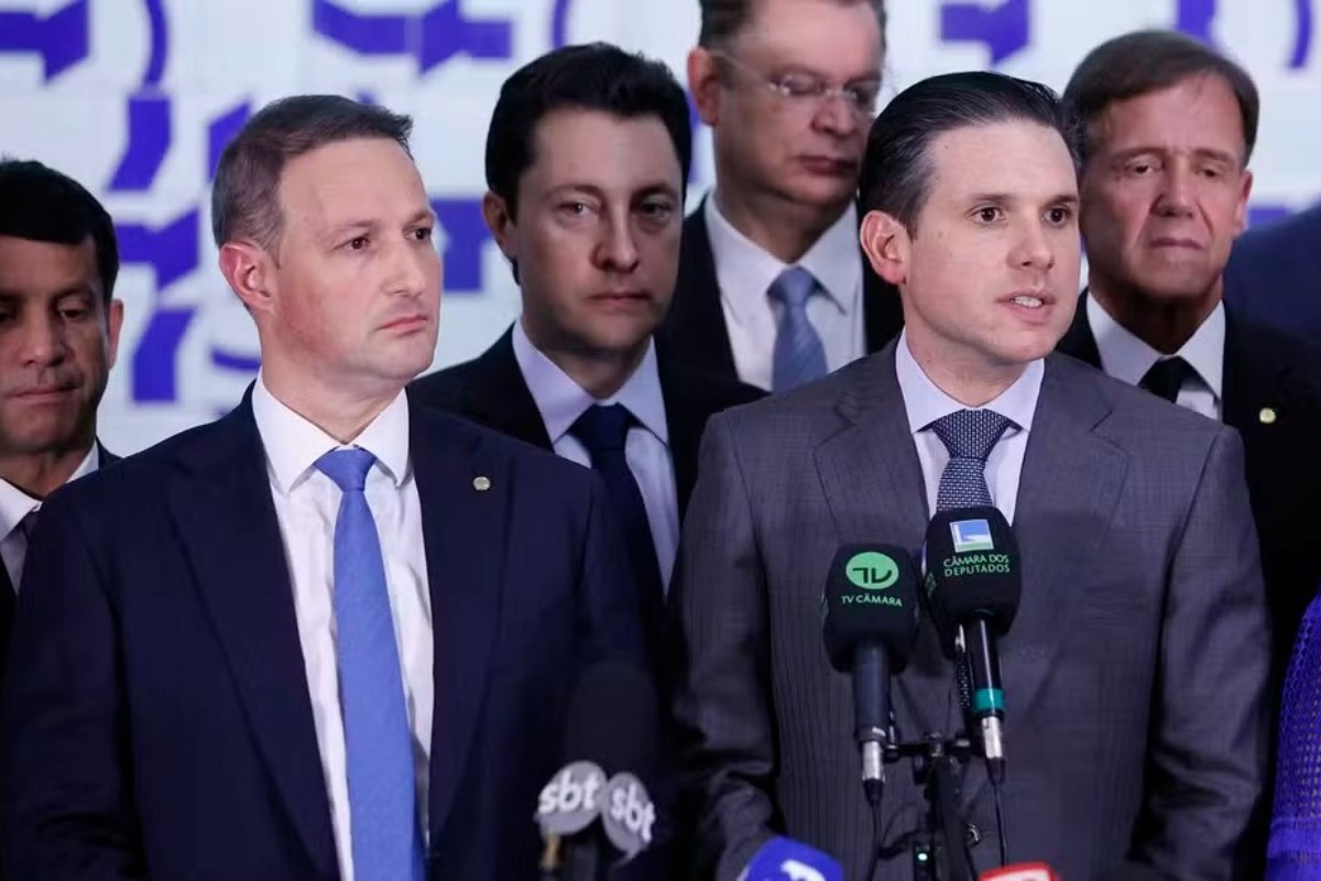 Hugo Motta adia votação do Projeto Antifacção após nova versão de Derrite e pressão do governo - 