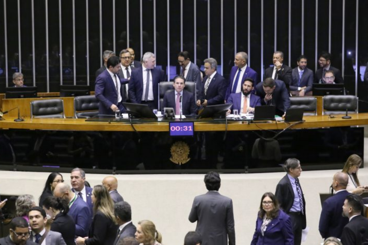 Câmara aprova texto-base da regulamentação do streaming; maioria da bancada baiana vota contra taxação de até 4% sobre plataformas - 