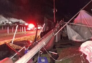 Ventos de 95 km/h derrubam estrutura de festa universitária no interior de SP - 