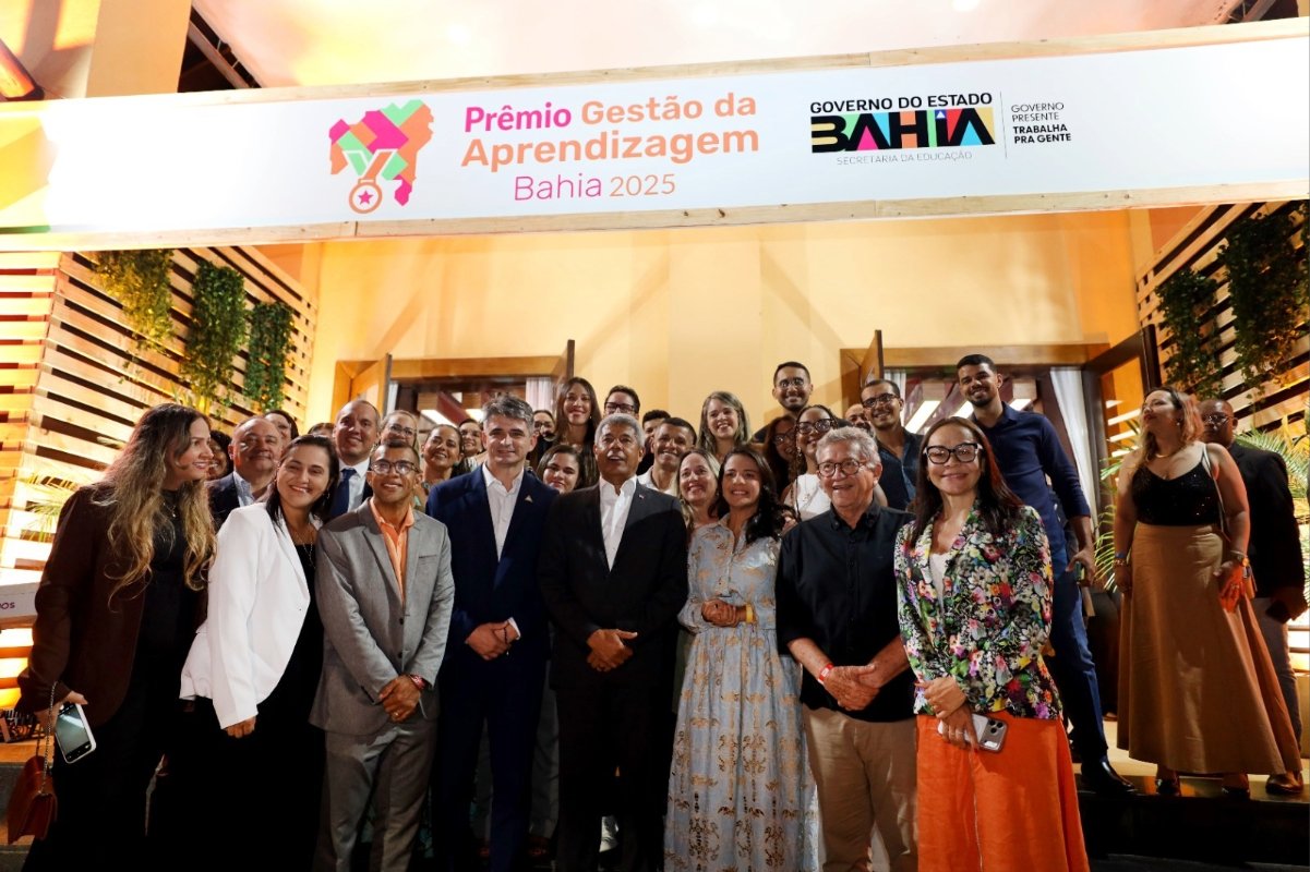 Bahia reconhece 448 escolas estaduais com Prêmio Gestão da Aprendizagem por avanços em português e matemática - 