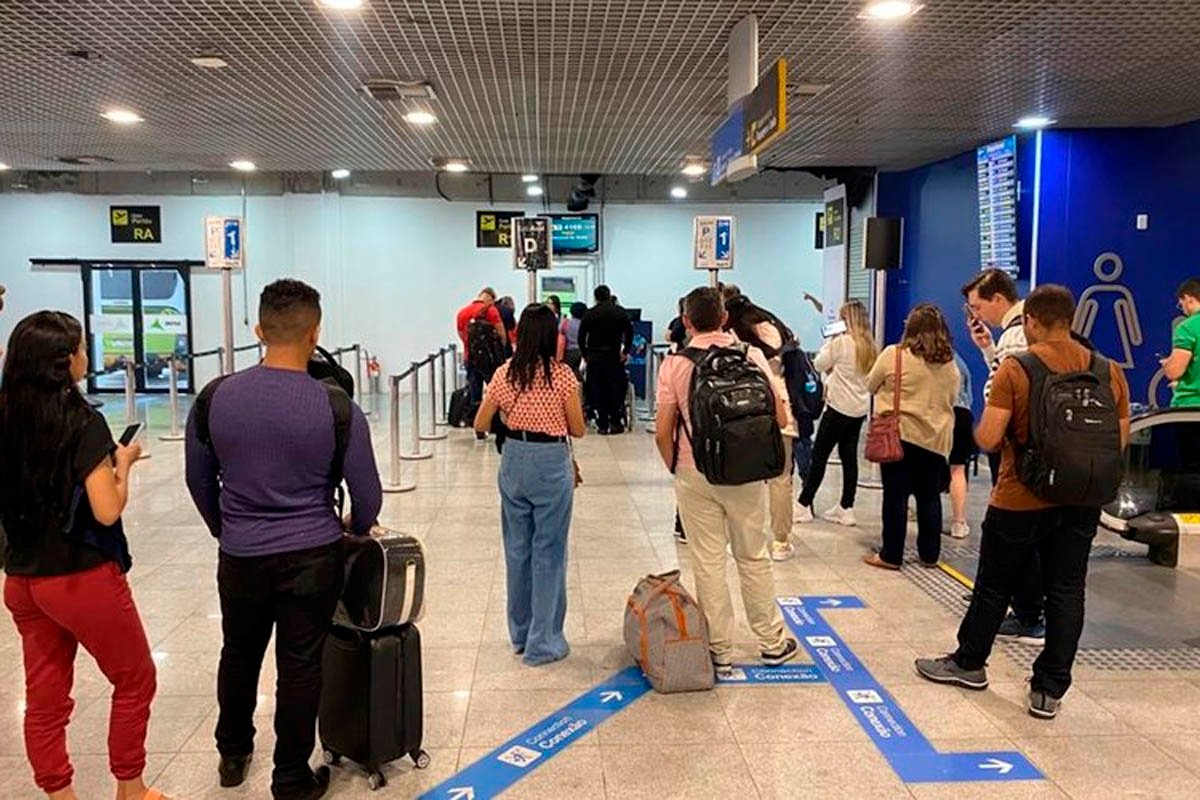 Passageiro é preso após perder voo ao atrasar saída de sala VIP e depredar aeroporto - 