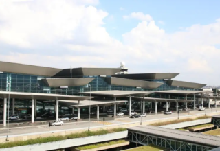 Aeroportos de São Paulo cancelam centenas de voos após rajadas acima de 90 km/h - 