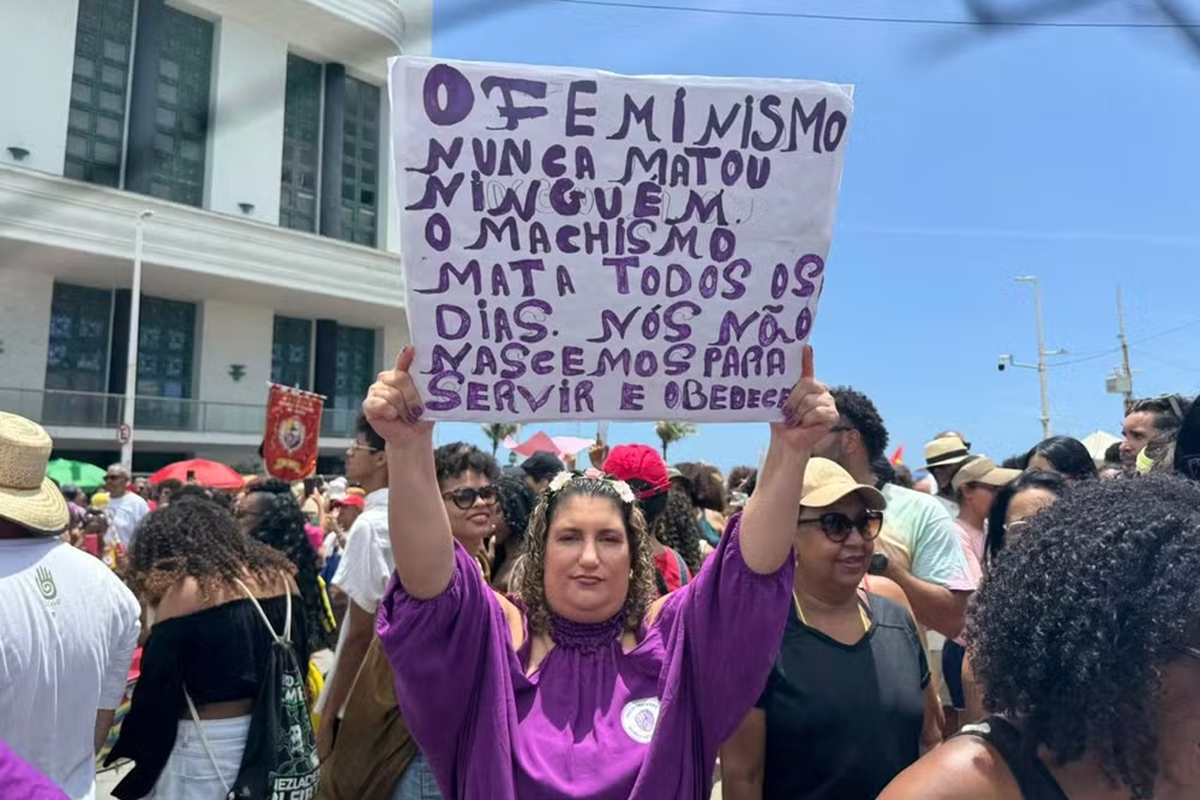 Manifestantes ocupam a Barra e pedem fim do feminicídio e da violência contra mulheres na Bahia - 