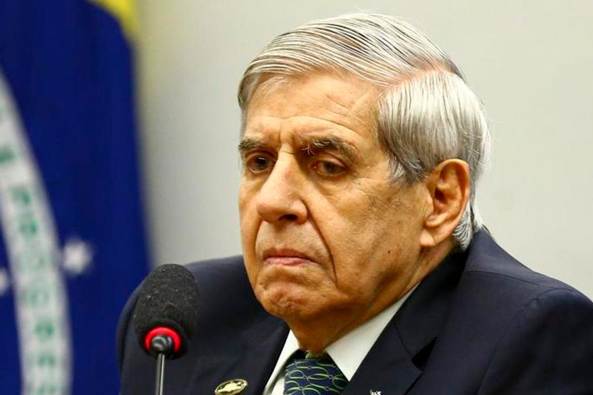 Moraes concede prisão domiciliar para Augusto Heleno e impõe uso de tornozeleira eletrônica - 