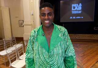 Carlos Cruz une moda, arte e periferia durante lançamento da coleção ‘ÒKÙNKÙN – Olhos na Escuridão’ - 