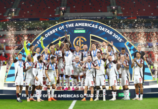 Flamengo derrota o Cruz Azul, garante vaga nas semifinais do Intercontinental e levanta troféu do Derby das Américas - 