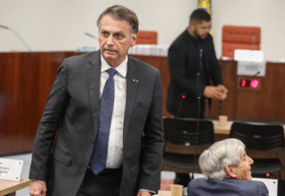 STF determina que Bolsonaro vai terminar de cumprir pena em 2052 - 