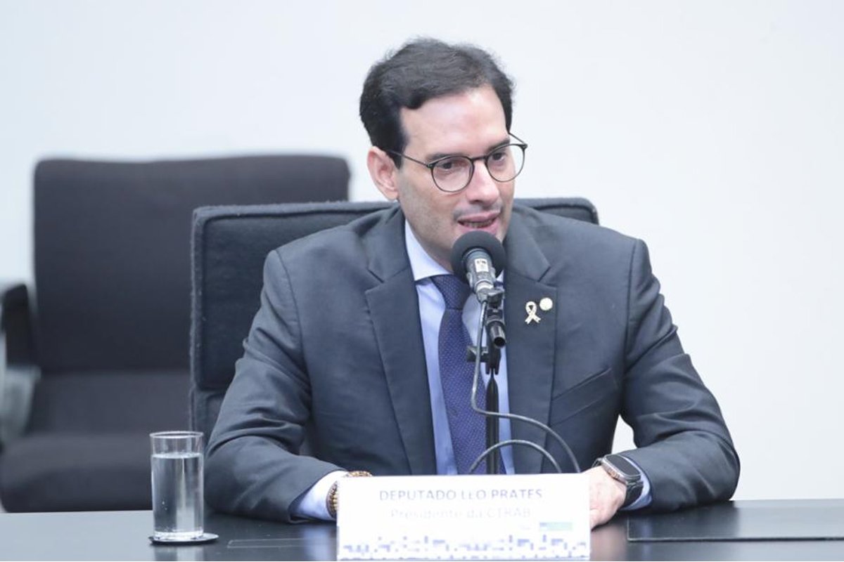 PL do fim da escala 6×1 começa a ser votado em Comissão da Câmara e prevê implementação gradual até 2028 - 