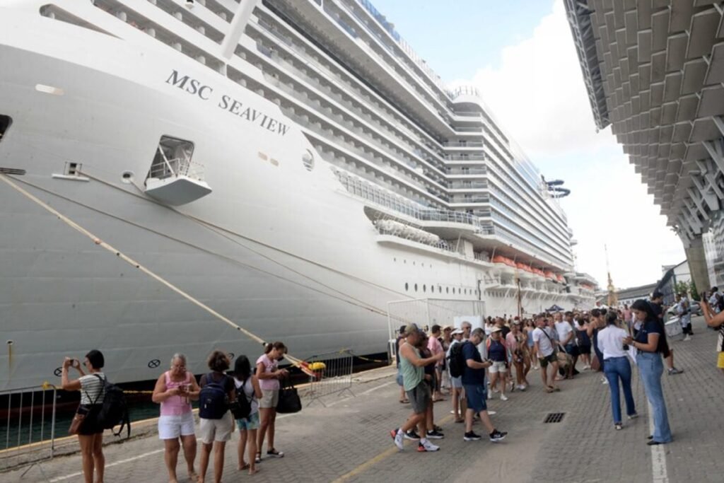 Salvador abre temporada de cruzeiros e recebe primeiro navio de dezembro com 5,2 mil visitantes
