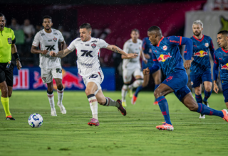 Vitória joga mal, perde para o Bragantino e se complica na luta contra o rebaixamento - 