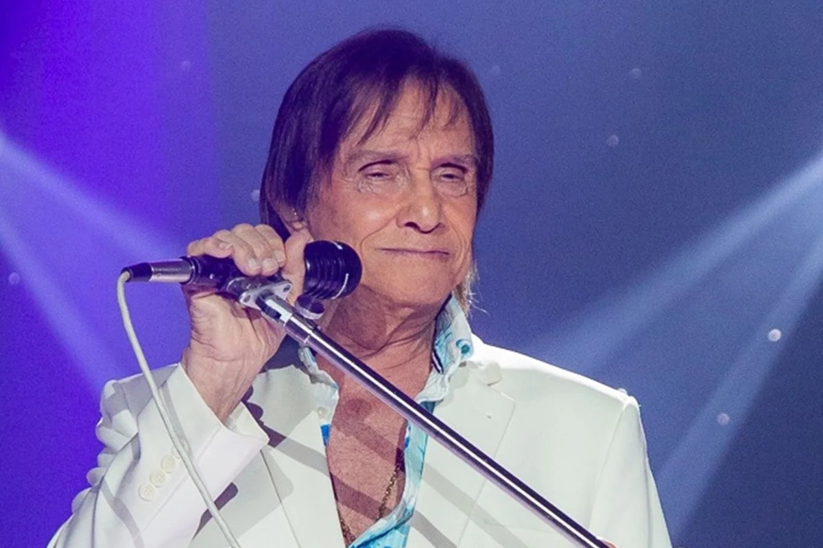 Roberto Carlos sofre acidente durante gravação de especial de fim de ano da Globo - 