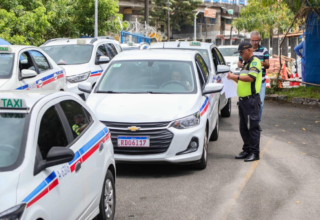 Prefeitura de Salvador abre 600 novas autorizações para táxi e busca recompor frota após pandemia - 