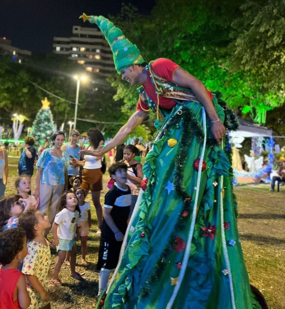 Vila de Natal Sustentável da Limpurb transforma resíduos em decoração natalina na Pituba