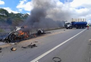 Dez pessoas morrem em colisão entre dois veículos na divisa entre da Bahia e Espírito Santo - 
