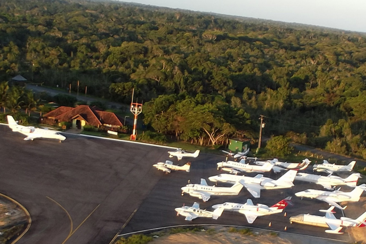 Destino das celebridades, Réveillon em Trancoso lota Aeroporto Terravista e esgota vagas para pousos e pernoites - 