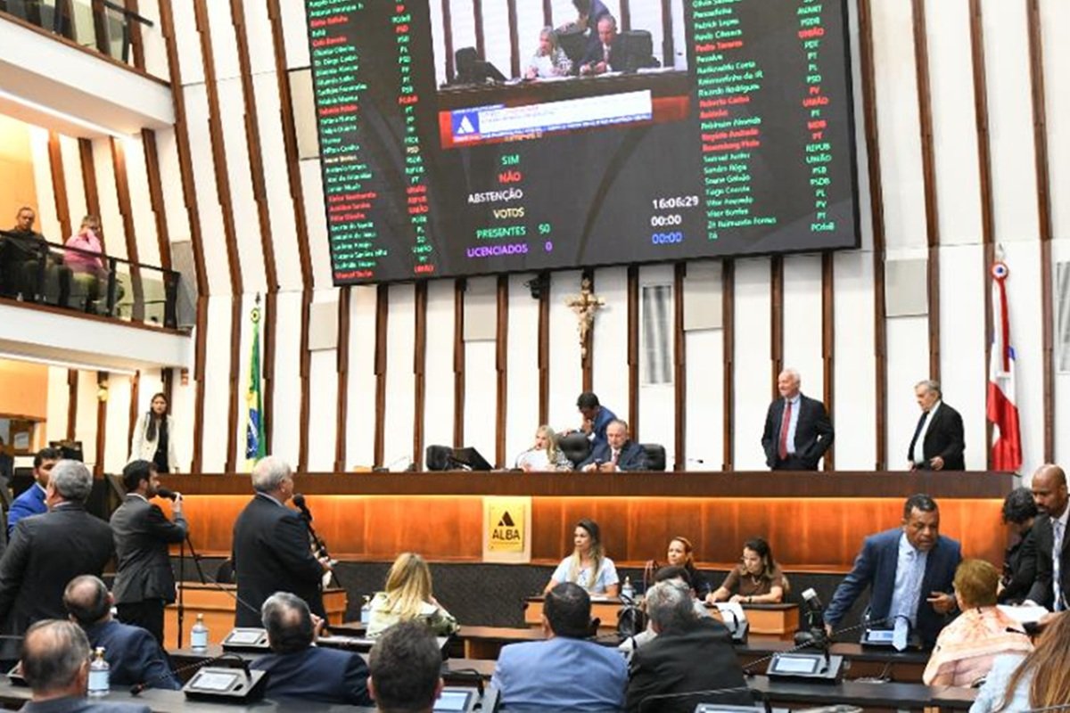 AL-BA aprova novo empréstimo de R$ 2 bilhões após mais de 8 horas de obstrução da oposição - 