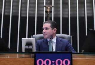 Após tumulto, Hugo Motta diz que Câmara não aceitará atos de intimidação e acusa Glauber de abusar da democracia - 