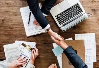 Profissões em alta para 2026: mercado projeta cargos mais disputados e salários que chegam a R$ 86 mil - 