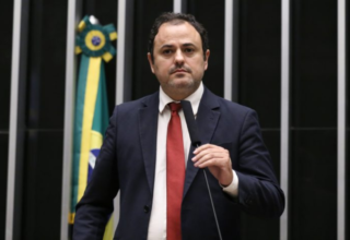 Câmara rejeita cassação do deputado Glauber Braga; 31 deputados da Bahia votam pela suspensão do mandato - 