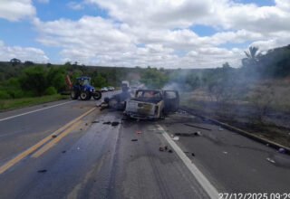 Colisão frontal e corpos de vítimas carbonizados: o que se sabe sobre acidente na BR-101 que matou 11 pessoas - 