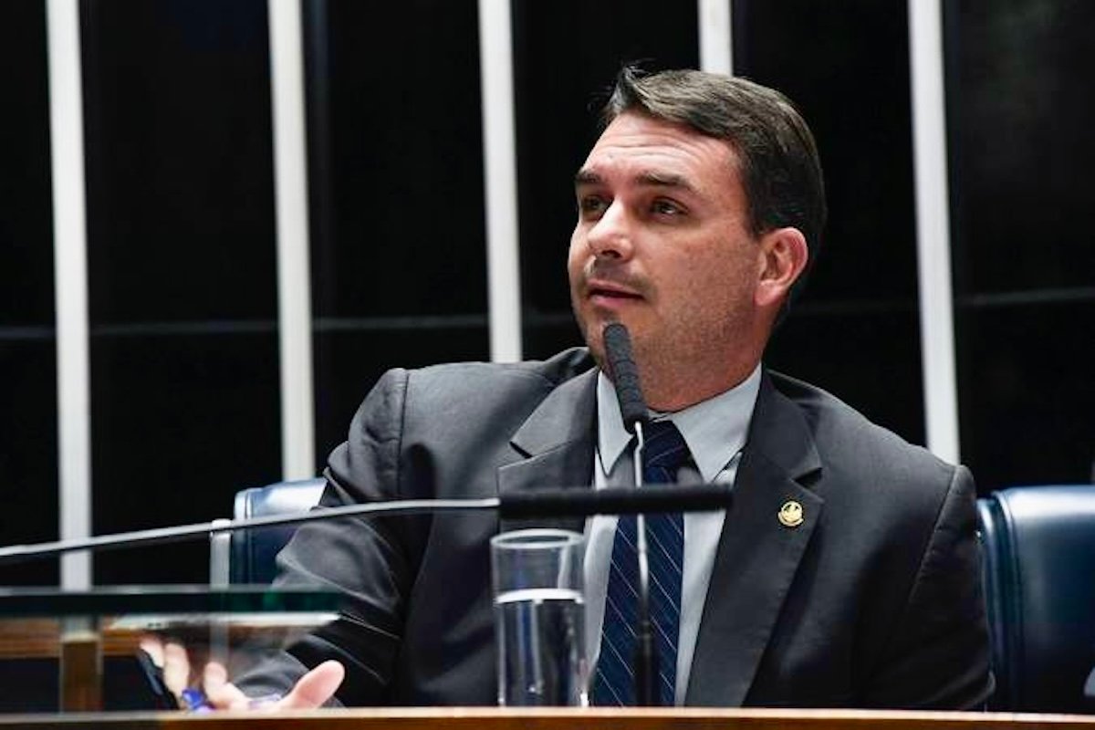 Pesquisa Quaest aponta que 49% acreditam que Flávio Bolsonaro manterá candidatura presidencial até o fim - 