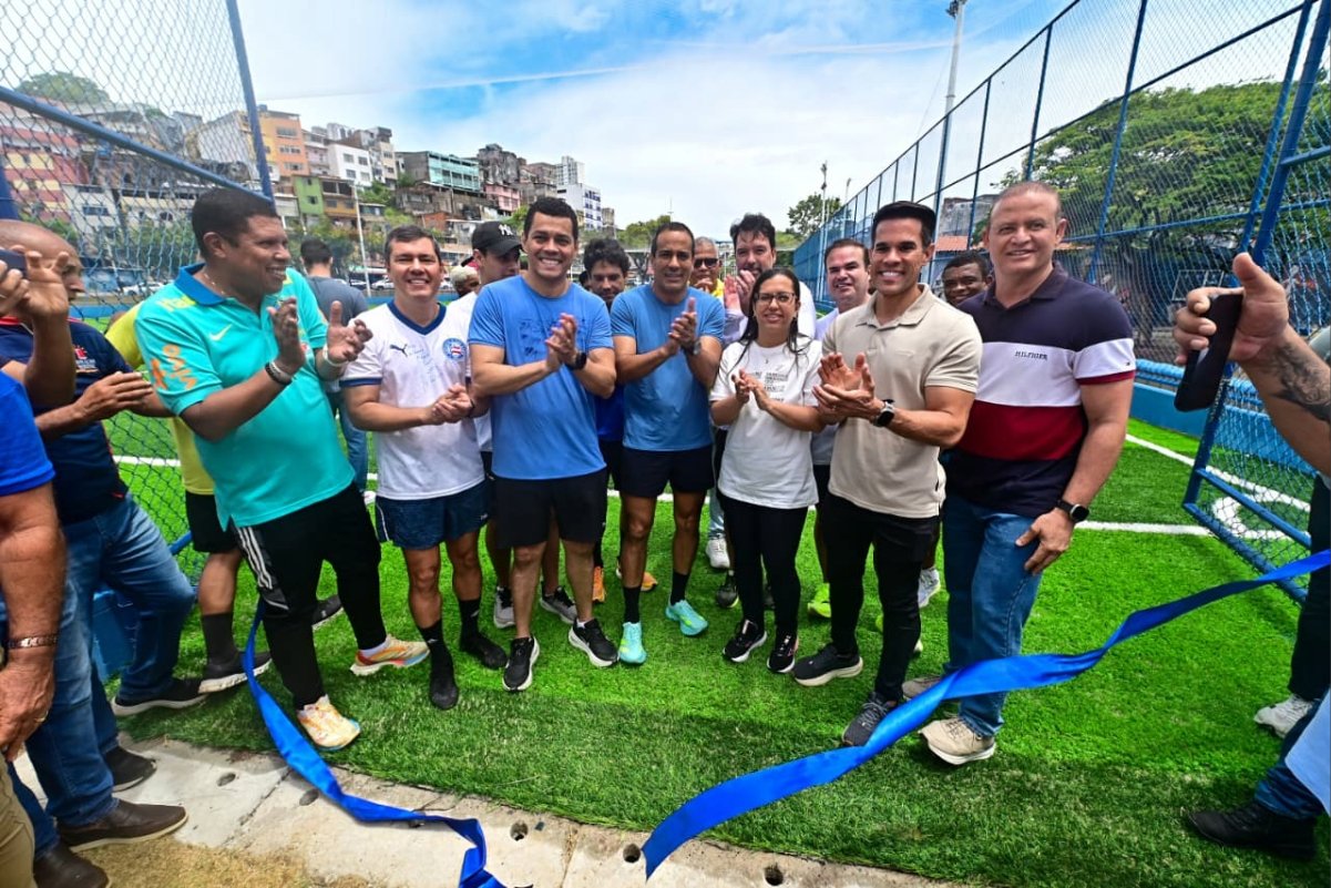 Prefeito entrega Arena João Mangabeira na véspera de Natal e Salvador alcança 92 campos com grama sintética - 