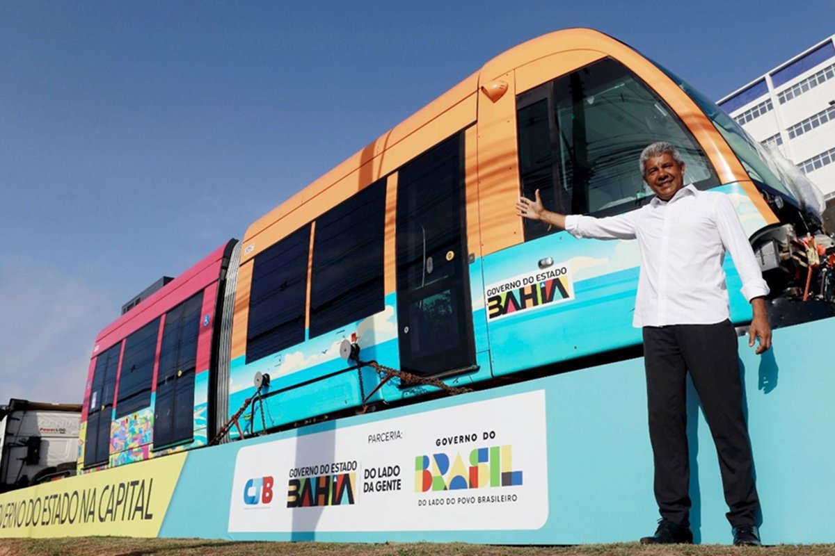 Jerônimo apresenta primeiros trens do VLT em Salvador e nega caráter eleitoral em ato público - 