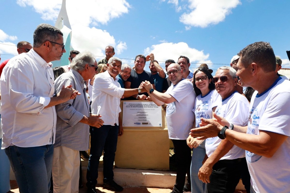 Jerônimo Rodrigues entrega sistema de água e reforça saúde em Presidente Jânio Quadros - 