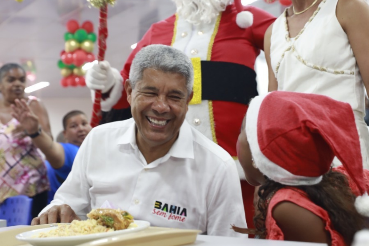 Governador participa do Natal Mais Social e celebra confraternização no restaurante popular da Liberdade - 