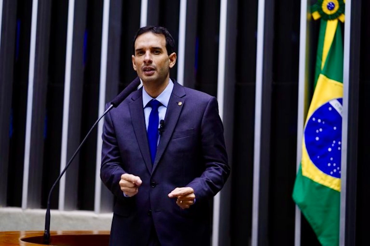 Leo Prates propõe jornada de 40 horas e contraponto à PEC do fim da escala 6×1 - 