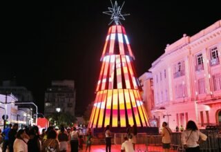 Bruno Reis faz abertura oficial do Natal Salvador 2025 com desfile, missa e novas atrações no Centro Histórico - 