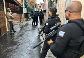 Operação contra Comando Vermelho em Salvador termina com prisão, drogas e armas apreendidas - 