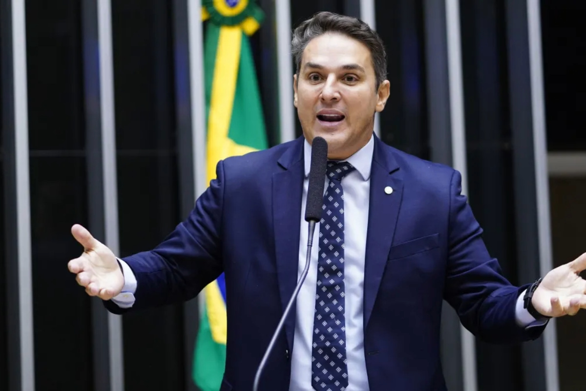 Oposição aciona TCU contra uso político das redes do governo Lula e denuncia pressão sobre o Congresso - 