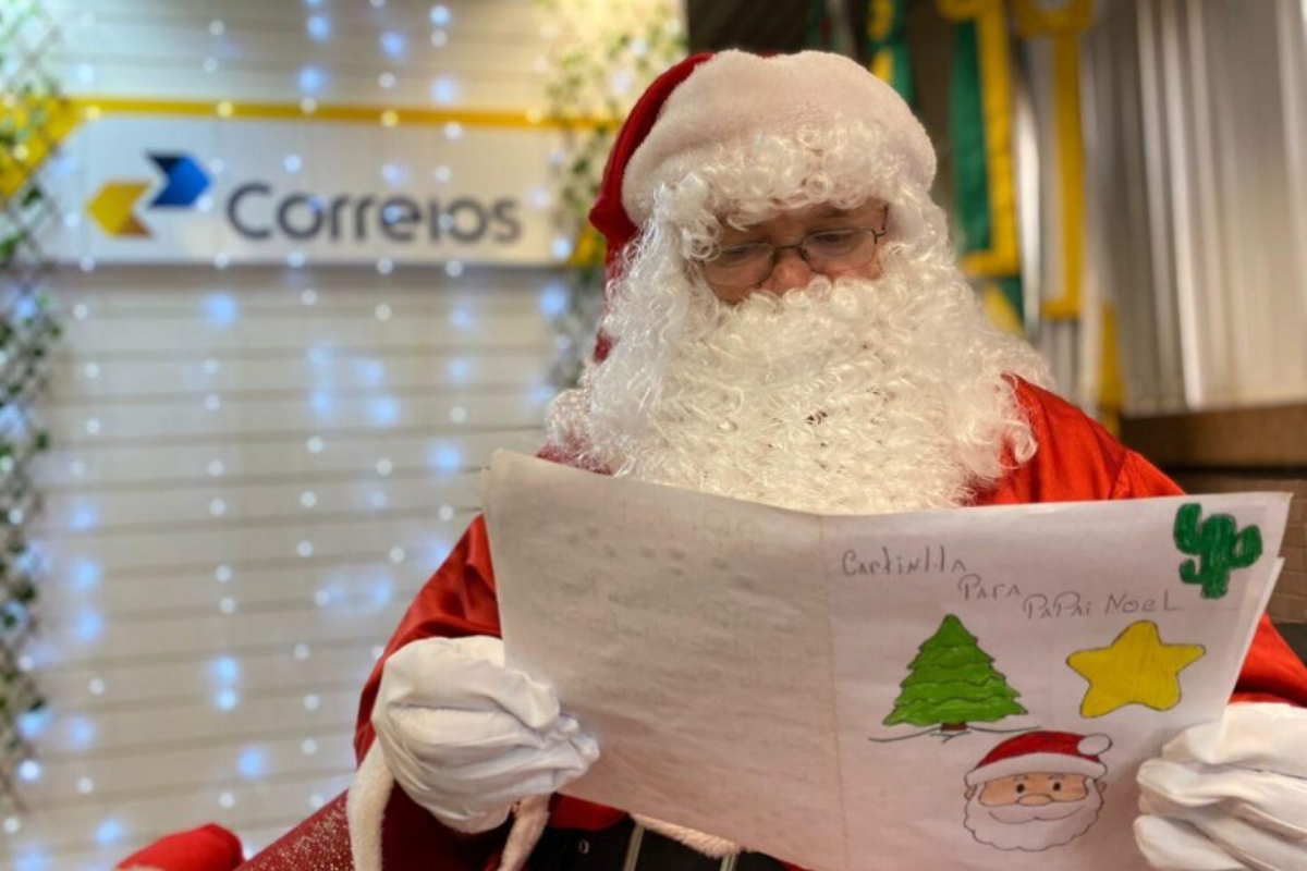 Papai Noel dos Correios 2025: veja como adotar cartinhas na Bahia e onde entregar os presentes - 