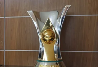 Corinthians sobe no ranking da CBF, enquanto Bahia se firma no Top-10 e Vitória avança no cenário nacional - 