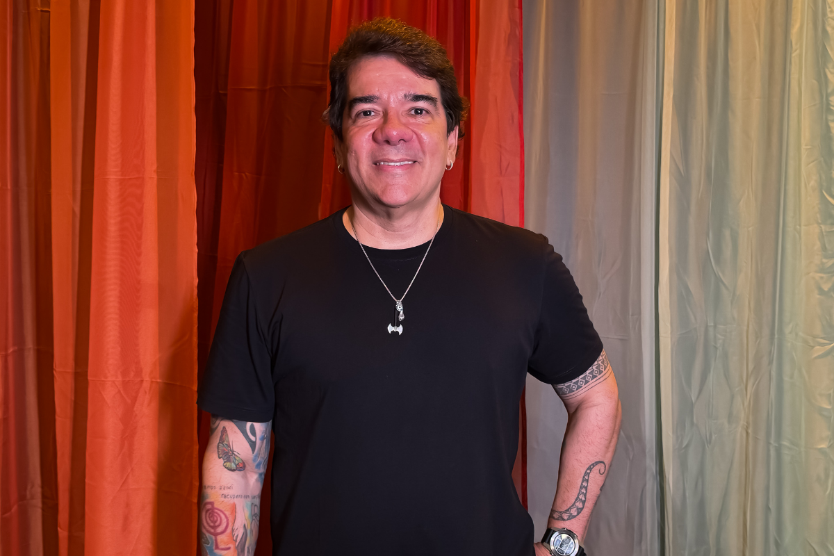 Renan Ribeiro destaca a força da música, da improvisação e da pluralidade no Todo Mundo Faz Teatro - 