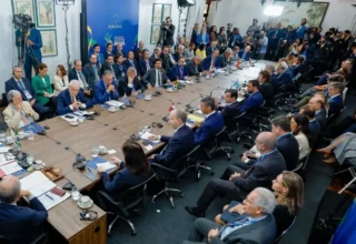 Lula reforça agenda de integração regional e projeta obras estratégicas com Uruguai e Panamá - 